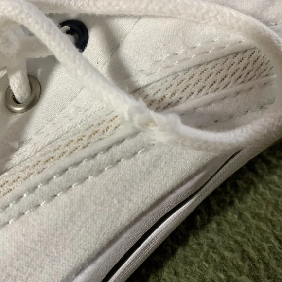 GUC Keds white shoes.  Size 8.5 - Picture 11 of 12